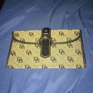 Dooney bourke Litter brocket